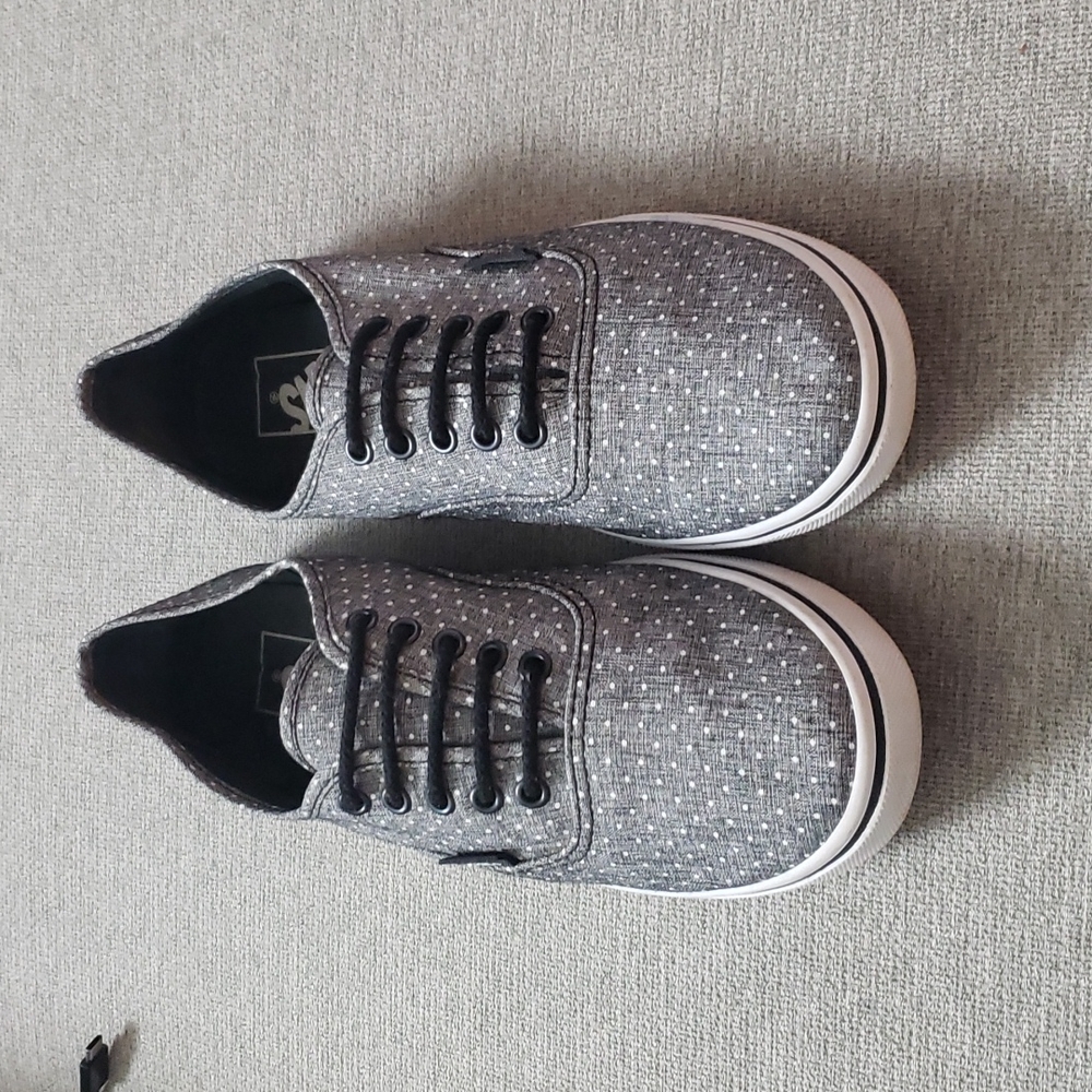 Vans-Unisex Chambray/Polka Dot Lo Pro Lace Up Sneaker Gray/White